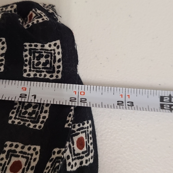 HippIe Laundry Surplice Blouse size Large - Picture 7 of 8